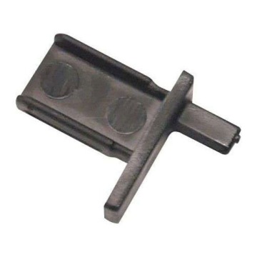 Зацепите москитную сетку для оконных жалюзи. Зафиксируйте замок справа.