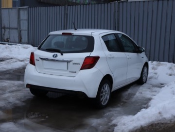 Toyota Yaris III Hatchback 5d Facelifting Hybrid 100KM 2014 Toyota Yaris 1.5 Hybrid, Automat, Klima, zdjęcie 4