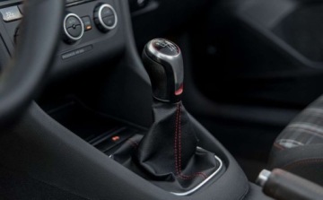 Volkswagen Golf VI Cabriolet 2.0 TSI GTI 210KM 2013 Volkswagen Golf Volkswagen Golf Cabrio GTI 2.0 Benzyna 210KM, zdjęcie 12