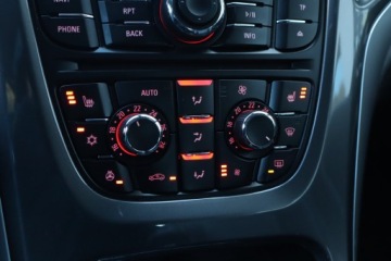 Opel Astra J Sports Tourer Facelifting 2.0 CDTI ECOTEC 165KM 2014 Opel Astra 2.0 CDTI, 162 KM, Navi, Xenon, Klima, zdjęcie 15