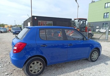 Skoda Fabia II Hatchback 1.2 i HTP 60KM 2009 Skoda Fabia Skoda Fabia, zdjęcie 3