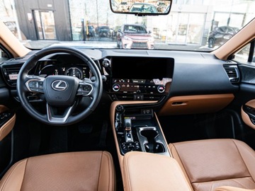 Lexus NX II SUV Facelifting 2.5 450h+ 309KM 2025 Od ręki - 450h+ Omotenashi 2.5 Hybrid Plug-in AWD 292KM, zdjęcie 8