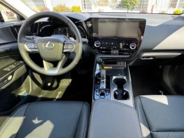 Lexus NX II SUV Facelifting 2.5 450h+ 292KM 2025 LEXUS NX 450h+ Omotenashi AWD Suv 2.5 (292KM) 2025, zdjęcie 9