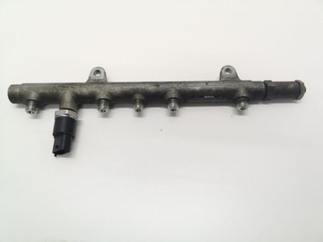 2004 Volvo S40, V40 Rozdzielacz paliwa 7700114017