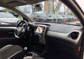 Toyota Aygo II Hatchback 5d 1.0 VVT-i 69KM 2016 Toyota Aygo Toyota Aygo Benzyna 69KM, zdjęcie 13
