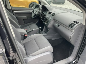 Volkswagen Touran II 1.6 TDI 105KM 2014 Volkswagen Touran 1.6 TDi 105KM 2014r. 7 osób, zdjęcie 23