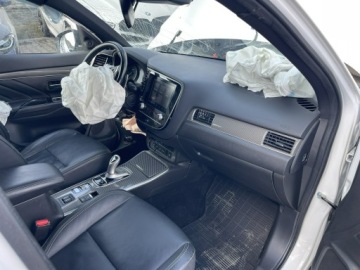 Mitsubishi Outlander III SUV PHEV Facelifting 2020 2.4 PHEV 224KM 2020 Mitsubishi Outlander AWD PHEV Automat Kamera, zdjęcie 9