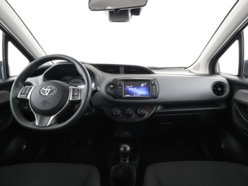 Toyota Yaris III Hatchback 5d Facelifting 2017 1.5 Dual VVT-iE 111KM 2019 Toyota Yaris kamera klima, zdjęcie 14