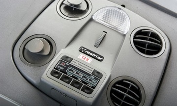 КОНДИЦИОНЕР С ВНУТРЕННЕЙ ПАНЕЛИ ДЛЯ ТРАКТОРА 12 В С ВОДОЙ НА КРЫШЕ