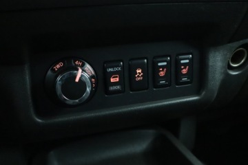 Nissan Navara IV 2015 Nissan Navara 2.5 DCi, 4X4, Klima, zdjęcie 17