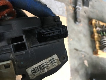 HYUNDAI SONATA V NF 05-09 ZÁMEK PRAVÝ ZADNÍ 4 PIN