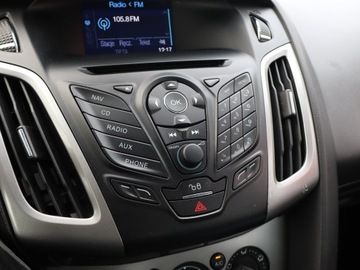 Ford Focus III Hatchback 5d facelifting 1.0 EcoBoost 100KM 2014 Ford Focus 1.0 EcoBoost, Navi, Klima, Tempomat, zdjęcie 11