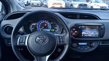 Toyota Yaris III Hatchback 5d Facelifting Hybrid 100KM 2016 Toyota Yaris Hybrid 100 Premium III (2011-2019), zdjęcie 8