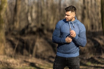 MODNY SWETER MĘSKI KOMIN GOLF WAR. JEANSOWY - M