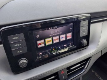 Skoda Scala Hatchback 1.0 TSI 110KM 2020 Skoda Scala Salon Polska Kamera Podgrzewane fotele Benzyna 110KM, zdjęcie 17