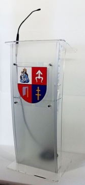 Кафедра из оргстекла и алюминия + ГЕРБ МУНИЦИПАЛИТЕТА