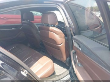 BMW Seria 5 G30-G31 2022 BMW Seria 5 M550I Xdrive 2022 4.4 Benzyna 455KM, zdjęcie 13