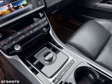 Jaguar XE Sedan 2.0 i4 180KM 2018 Jaguar XE Jaguar XE 2.0 D R-Sport 2.0 Diesel 180KM, zdjęcie 32