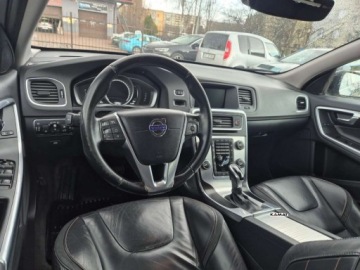 Volvo V60 I Kombi Facelifting 2.0 D3 DRIVE-E 150KM 2016 Volvo V60 Volvo V60 Ocean Race Edition 2,0 Diesel Zamiana 2.0 Diesel 150KM, zdjęcie 2