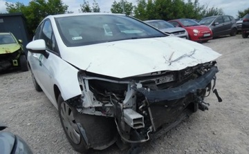 Opel Astra K Hatchback 5d 1.4 Turbo 125KM 2019 Opel Astra K 2019r, Salonowa, 1.4 Benzyna, Uszkodzony przod. VAT 23 1.4, zdjęcie 2