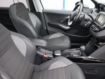 Peugeot 2008 I SUV Facelifting 1.2 PureTech 110KM 2019 Peugeot 2008 1.2 PureTech, Salon Polska, zdjęcie 8