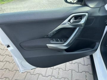 Peugeot 2008 I SUV 1.2 PureTech 82KM 2015 Peugeot 2008 1.2B, Navi, Półskóra, Klimatronic, zdjęcie 12