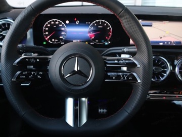 Mercedes Klasa A W177/V177 Hatchback Facelifting 1.3 200 163KM 2025 MERCEDES-BENZ A Klasa 200 AMG Line 1.3 (163KM) 2025, zdjęcie 4