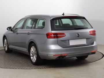 Volkswagen Passat B8 Variant 2.0 TDI BlueMotion SCR 190KM 2017 VW Passat 2.0 TDI, Salon Polska, Serwis ASO, zdjęcie 3