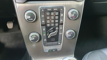 Volvo V40 II Hatchback 2.0 D2 DRIVE-E 120KM 2015 Volvo V40 2.0 D2 120KM # Momentum # Navi #, zdjęcie 24