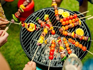 Угольный садовый гриль для брикетов закрытый, с вентиляционной крышкой и полкой