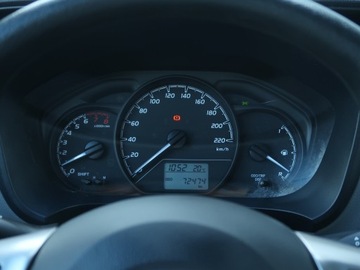 Toyota Yaris III Hatchback 5d Facelifting 2017 1.0 VVT-i 72KM 2020 Toyota Yaris 1.0 VVT-i, Salon Polska, zdjęcie 10