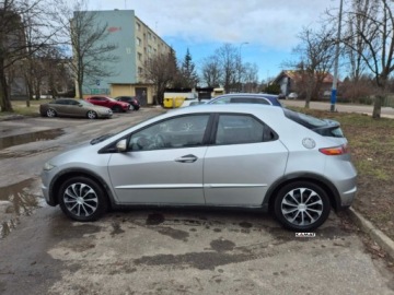 Honda Civic VIII Hatchback 3d 1.8 i-VTEC 140KM 2008 Honda Civic Honda Civic 1,8 Benzyna Zadbana Zamiana 1.8 Benzyna 140KM, zdjęcie 4