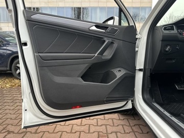 Volkswagen Tiguan II SUV 2.0 TSI BlueMotion Technology 220KM 2018 Volkswagen Tiguan 2.0 TSI 220KM R-line, ASO, Salon, zdjęcie 9