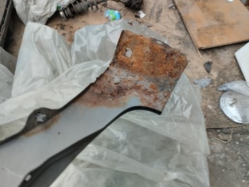 LEVÝ BLATNÍK DAIHATSU CUORE 7 VII 07-