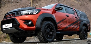 Расширители крыльев в колесных арках Toyota Hilux