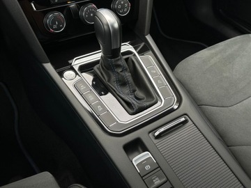 Volkswagen Arteon Shooting Brake R 2.0 TSI 320KM 2023 Volkswagen Arteon 2.0TSI 320KM 4X4 R DSG l DCC, Pa, zdjęcie 19