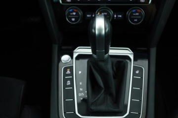 Volkswagen Passat B8 Variant 2.0 TDI BlueMotion SCR 150KM 2019 VW Passat 2.0 TDI, Salon Polska, Automat, Skóra, zdjęcie 16