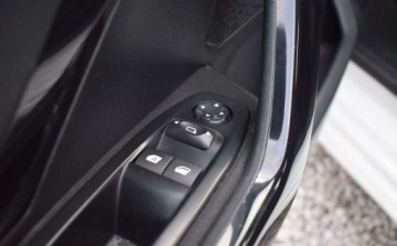 Peugeot 208 I Hatchback 5d Facelifting 1.6 BlueHDi 75KM 2018 Peugeot 208 Peugeot 208 1.6 BlueHDI Tablet, Klima 1.6 Diesel 75KM, zdjęcie 21