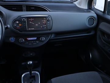 Toyota Yaris III Hatchback 5d Facelifting Hybrid 100KM 2015 Toyota Yaris 1.5 Hybrid, 1. Właściciel, zdjęcie 7