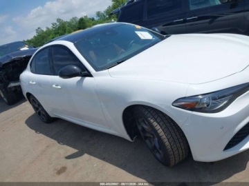 Alfa Romeo Giulia II Sedan Facelifting 2.0 Turbo 280KM 2021 Alfa Romeo Giulia Ti Sport Awd 2021 2.0 Benzyna 280KM, zdjęcie 5
