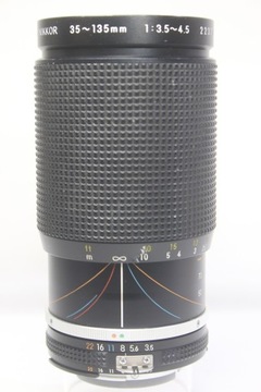 Пленочная зеркальная камера Nikon EM 35 мм + Zoom-Nikkor 35–135 мм F/3,5–4,5 Ai-s