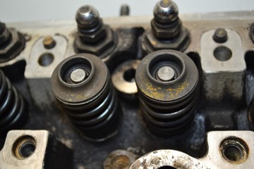 Mercedes R107 SL SLC 350 3.5 M116 Головка правая