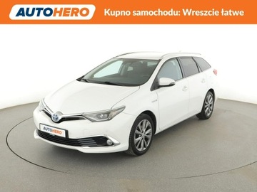Toyota Auris II Touring Sports Facelifting 1.8 Hybrid 136KM 2016 Toyota Auris HEV full LED półskóra kamera i