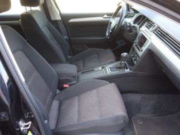 Volkswagen Passat B8 Limousine 1.8 TSI BlueMotion Technology 180KM 2017 VW Passat 1.8 TSI, Salon Polska, 1. Właściciel, zdjęcie 8