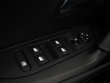 Peugeot 2008 II SUV 1.2 PureTech 130KM 2021 Peugeot 2008 GT-Line automat navi kamera ACC, zdjęcie 37