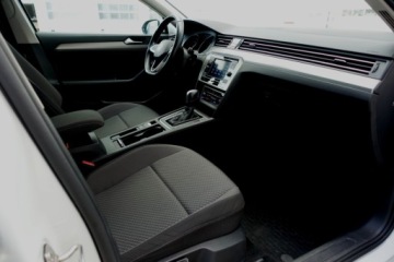Volkswagen Passat B8 Variant Facelifting 1.5 TSI EVO 150KM 2021 Volkswagen Passat Bezwypadek, DSG, EVO Essence, 2021, 1.5 TSI 150KM, BDB,, zdjęcie 16