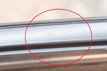 JAGUAR XK CABRIO X150 4.2 XKR PŘEDNÍ PRAVÁ LIŠTA OSOBNÍ STRÁŽCE OKNO 313KW 20