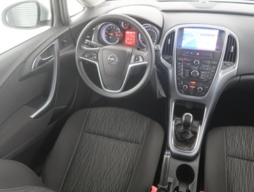 Opel Astra J GTC 1.4 Turbo ECOTEC 140KM 2013 Opel Astra 1.4 T, Navi, Klima, Tempomat, zdjęcie 6