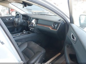 Volvo S60 III 2025 Volvo S60 B5 Plus 2025 2.0l 2.0 Benzyna 247KM, zdjęcie 9