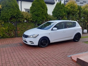 Kia Ceed I Hatchback 5d Facelifting 1.6 CRDi WGT 90KM 2011 KIA CEE'D (ED) 1.6 CRDi 90 KM, zdjęcie 1